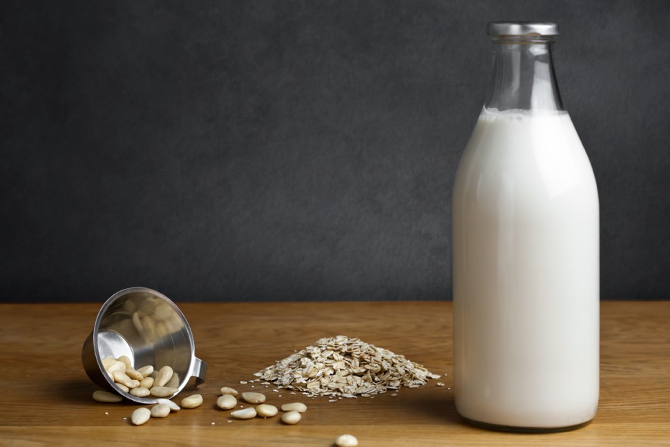 Perfect plant milk plus - the perfect blend of oats and almonds makes the perfect milk | www.planticize.com