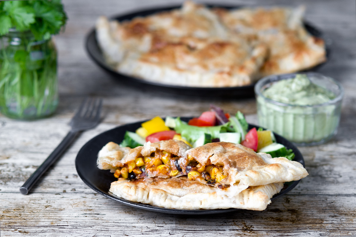 Black bean empanadas | www.planticize.com